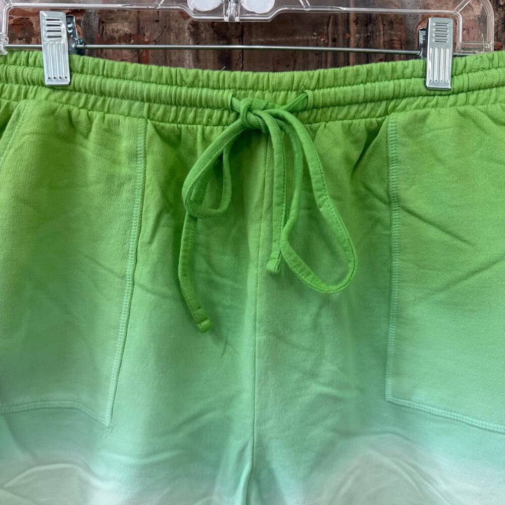 Zenana Dip Dye Ombre Green Pull On Sweat Shorts Size Large Casual - Picture 2 of 5